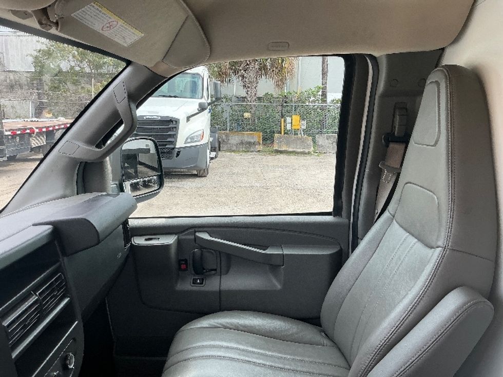 Light Duty Box Truck-Light and Medium Duty Trucks-GMC-2021-Savana G33503-Medley-FL-86,975\n\t\tmiles-$ 31,750 - Image 18