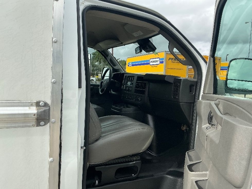 Light Duty Box Truck-Light and Medium Duty Trucks-GMC-2021-Savana G33503-Medley-FL-86,975\n\t\tmiles-$ 31,750 - Image 19