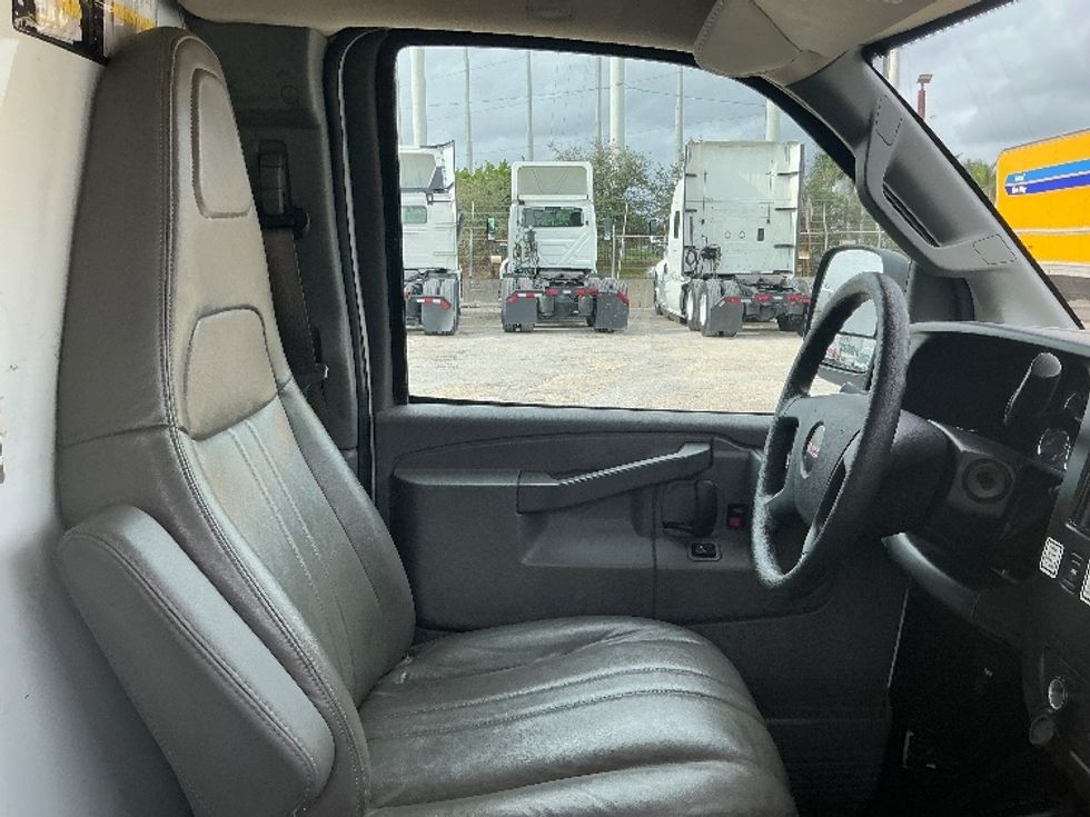 Light Duty Box Truck-Light and Medium Duty Trucks-GMC-2021-Savana G33503-Medley-FL-86,975\n\t\tmiles-$ 31,750 - Image 21