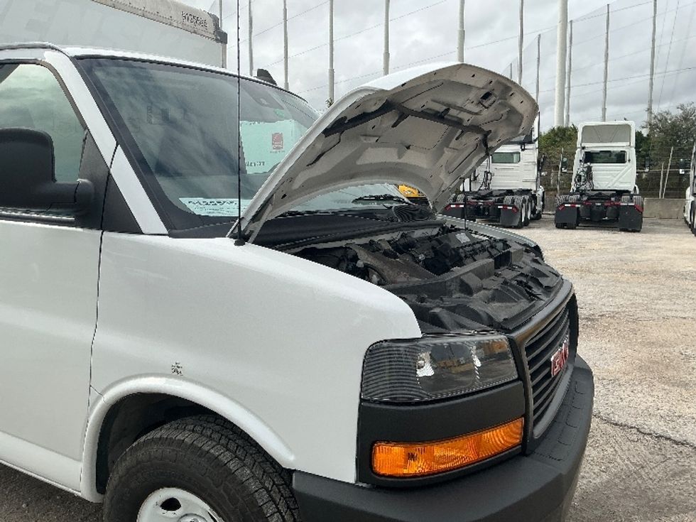 Light Duty Box Truck-Light and Medium Duty Trucks-GMC-2021-Savana G33503-Medley-FL-86,975\n\t\tmiles-$ 31,750 - Image 22