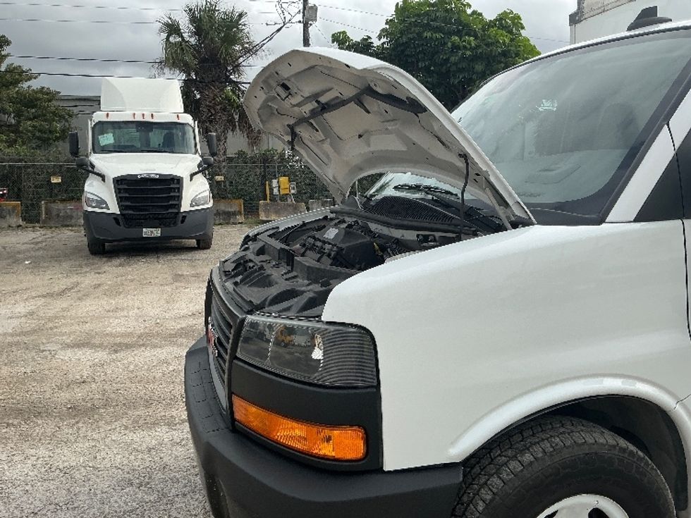 Light Duty Box Truck-Light and Medium Duty Trucks-GMC-2021-Savana G33503-Medley-FL-86,975\n\t\tmiles-$ 31,750 - Image 23