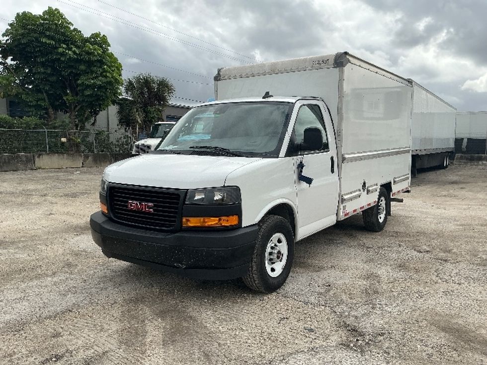 Light Duty Box Truck-Light and Medium Duty Trucks-GMC-2021-Savana G33503-Medley-FL-86,975\n\t\tmiles-$ 31,750 - Image 3