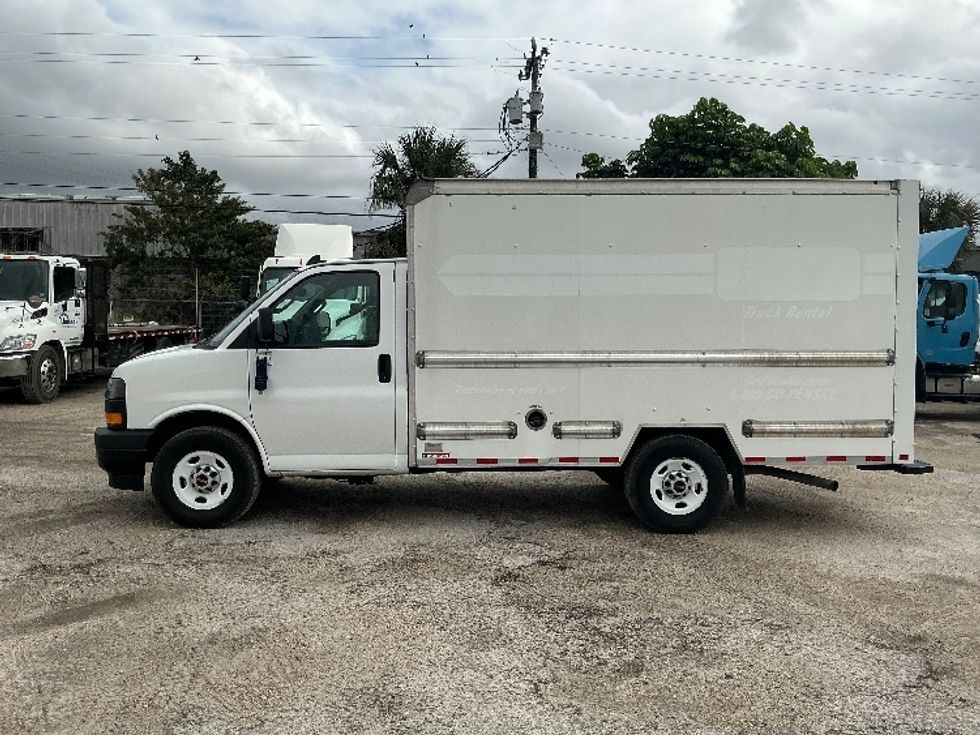 Light Duty Box Truck-Light and Medium Duty Trucks-GMC-2021-Savana G33503-Medley-FL-86,975\n\t\tmiles-$ 31,750 - Image 4