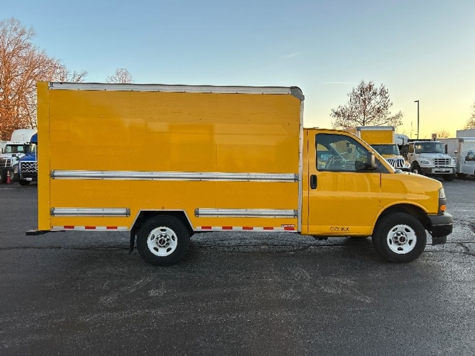 Light Duty Box Truck-Light and Medium Duty Trucks-GMC-2021-Savana G33503-Memphis-TN-102,104\n\t\tmiles-$ 26,000 - Image 14