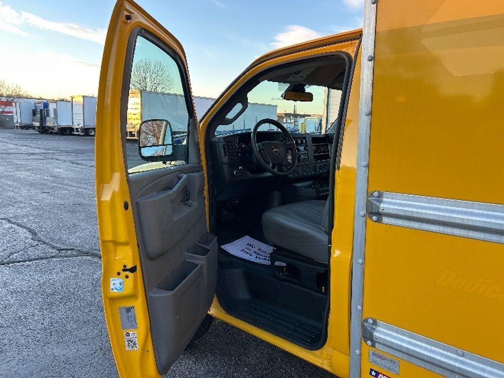Light Duty Box Truck-Light and Medium Duty Trucks-GMC-2021-Savana G33503-Memphis-TN-102,104\n\t\tmiles-$ 26,000 - Image 15