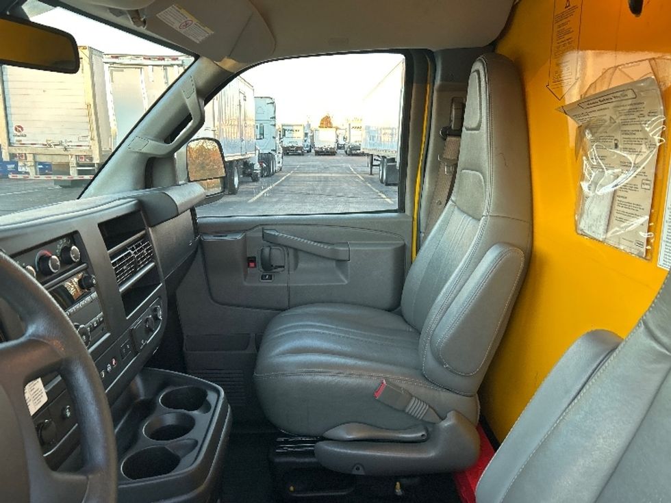 Light Duty Box Truck-Light and Medium Duty Trucks-GMC-2021-Savana G33503-Memphis-TN-102,104\n\t\tmiles-$ 26,000 - Image 18