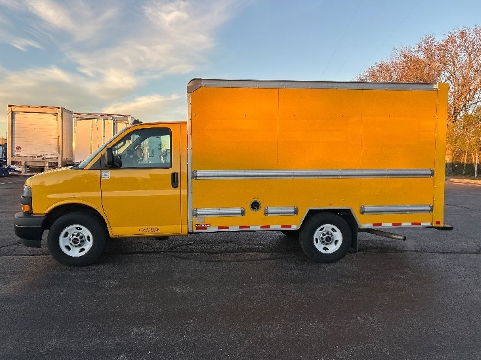 Light Duty Box Truck-Light and Medium Duty Trucks-GMC-2021-Savana G33503-Memphis-TN-102,104\n\t\tmiles-$ 26,000 - Image 4