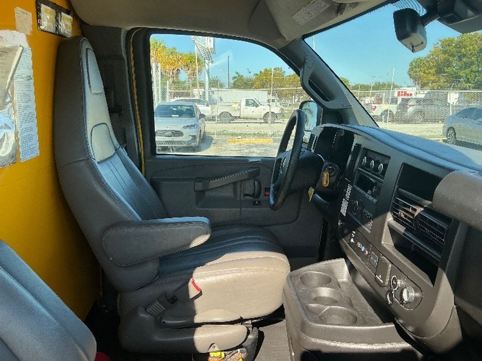 Light Duty Box Truck-Light and Medium Duty Trucks-GMC-2021-Savana G33503-Miami-FL-119,157\n\t\tmiles-$ 25,250 - Image 21