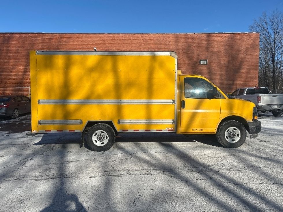 Light Duty Box Truck-Light and Medium Duty Trucks-GMC-2021-Savana G33503-Middlefield-OH-109,993\n\t\tmiles-$ 25,000 - Image 15