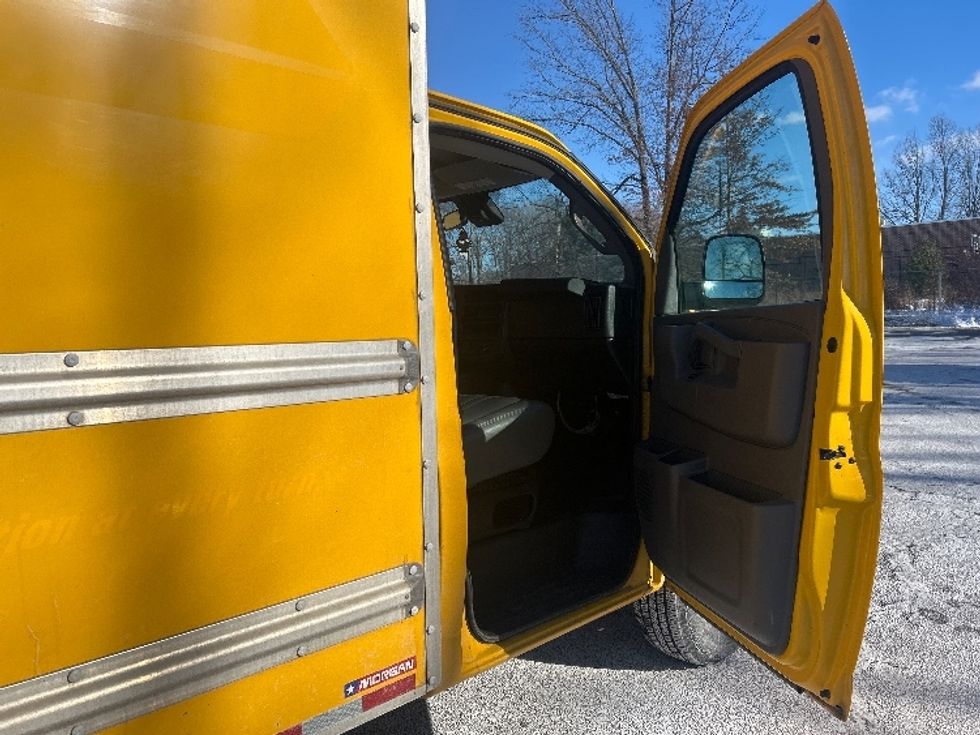 Light Duty Box Truck-Light and Medium Duty Trucks-GMC-2021-Savana G33503-Middlefield-OH-109,993\n\t\tmiles-$ 25,000 - Image 20