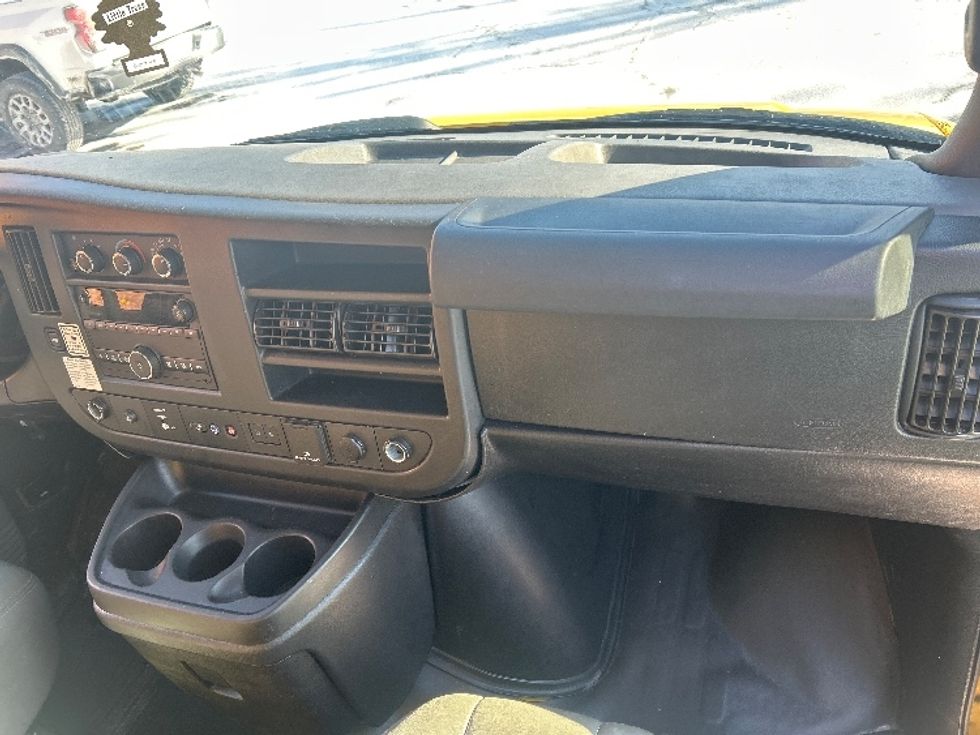 Light Duty Box Truck-Light and Medium Duty Trucks-GMC-2021-Savana G33503-Middlefield-OH-109,993\n\t\tmiles-$ 25,000 - Image 21