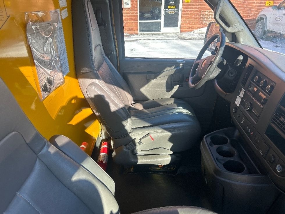 Light Duty Box Truck-Light and Medium Duty Trucks-GMC-2021-Savana G33503-Middlefield-OH-109,993\n\t\tmiles-$ 25,000 - Image 22