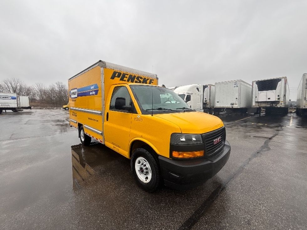 Light Duty Box Truck-Light and Medium Duty Trucks-GMC-2021-Savana G33503-Middlefield-OH-91,854\n\t\tmiles-$ 27,000 - Image 1