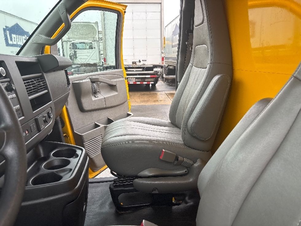 Light Duty Box Truck-Light and Medium Duty Trucks-GMC-2021-Savana G33503-Middlefield-OH-91,854\n\t\tmiles-$ 27,000 - Image 19