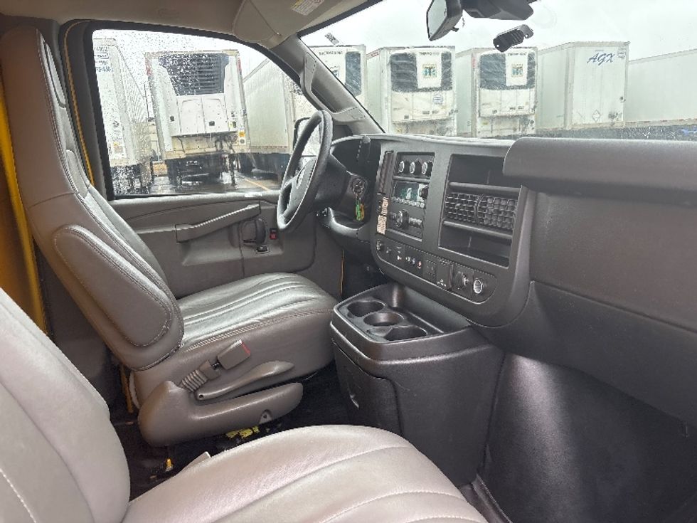 Light Duty Box Truck-Light and Medium Duty Trucks-GMC-2021-Savana G33503-Middlefield-OH-91,854\n\t\tmiles-$ 27,000 - Image 22