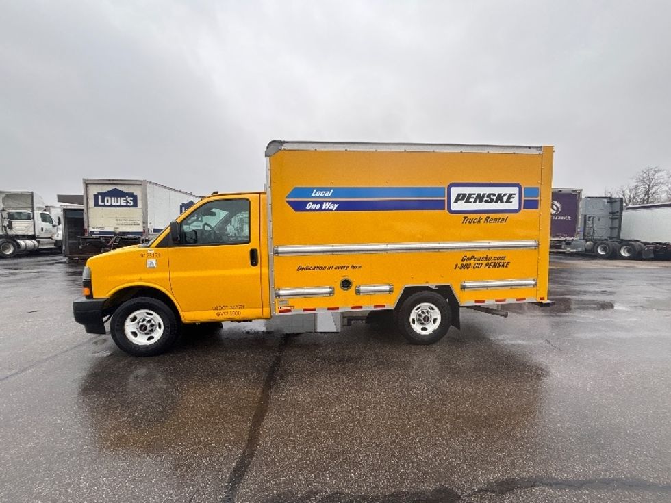 Light Duty Box Truck-Light and Medium Duty Trucks-GMC-2021-Savana G33503-Middlefield-OH-91,854\n\t\tmiles-$ 27,000 - Image 4
