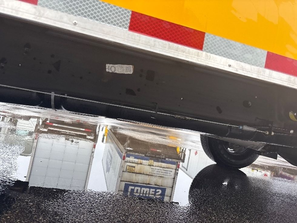 Light Duty Box Truck-Light and Medium Duty Trucks-GMC-2021-Savana G33503-Middlefield-OH-91,854\n\t\tmiles-$ 27,000 - Image 5