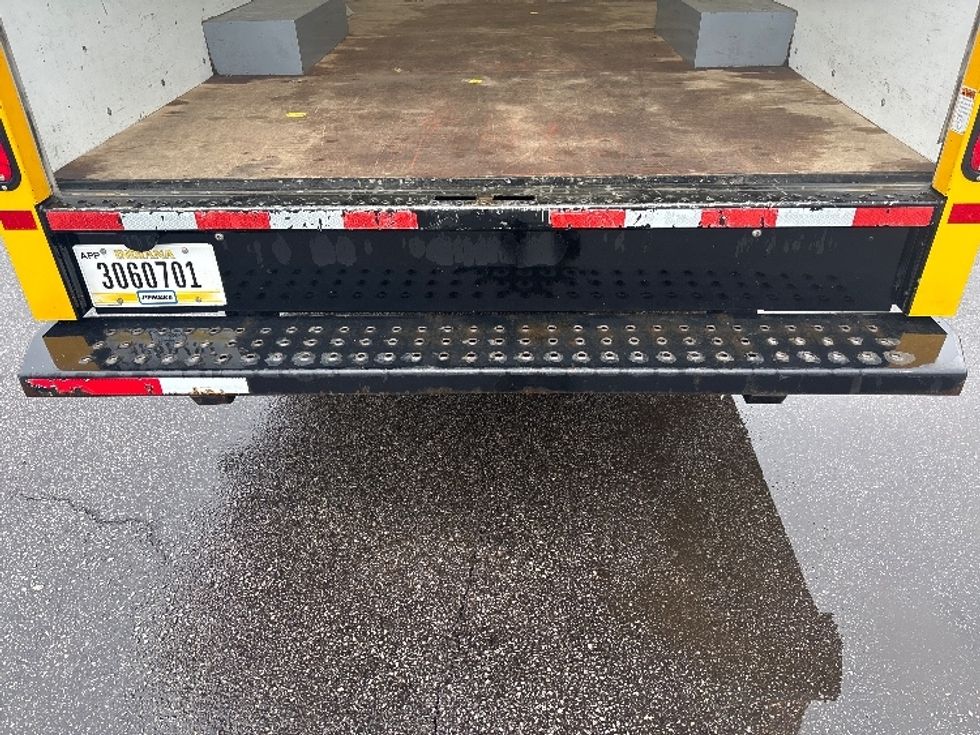 Light Duty Box Truck-Light and Medium Duty Trucks-GMC-2021-Savana G33503-Middlefield-OH-91,854\n\t\tmiles-$ 27,000 - Image 9