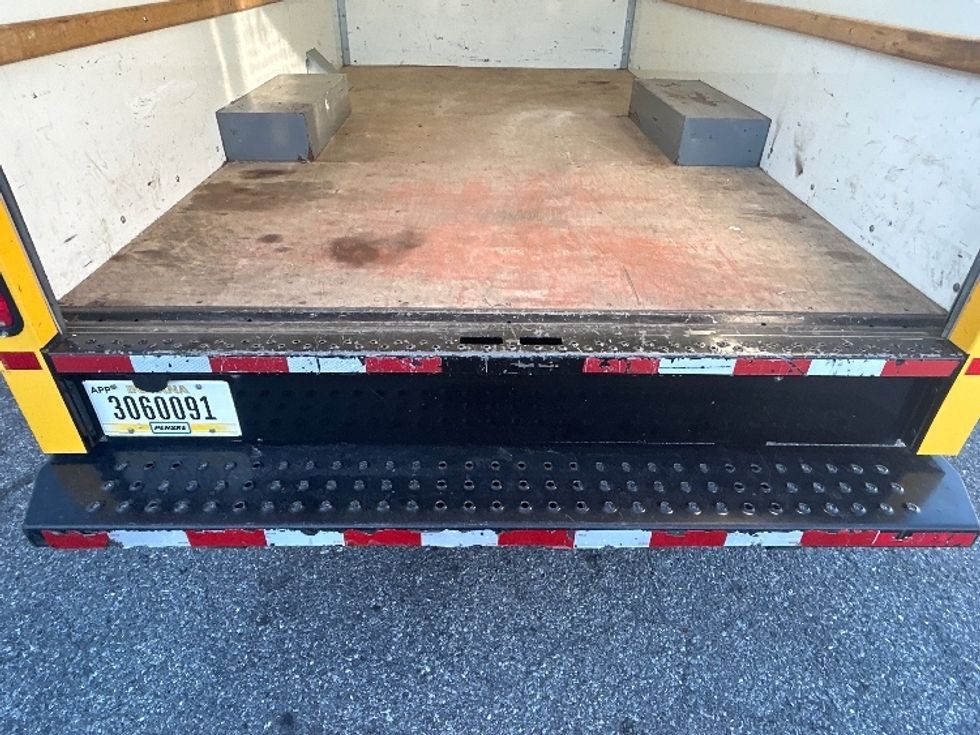 Light Duty Box Truck-Light and Medium Duty Trucks-GMC-2021-Savana G33503-Milford-DE-110,044\n\t\tmiles-$ 24,500 - Image 10