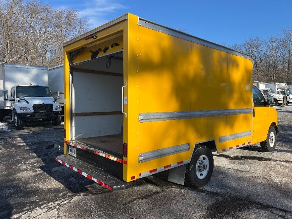 Light Duty Box Truck-Light and Medium Duty Trucks-GMC-2021-Savana G33503-Milford-DE-110,044\n\t\tmiles-$ 24,500 - Image 13