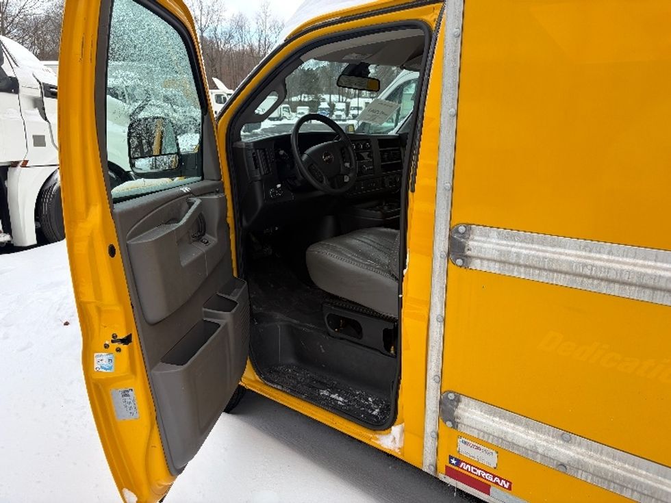 Light Duty Box Truck-Light and Medium Duty Trucks-GMC-2021-Savana G33503-Milford-DE-110,044\n\t\tmiles-$ 24,500 - Image 16