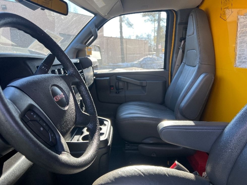 Light Duty Box Truck-Light and Medium Duty Trucks-GMC-2021-Savana G33503-Milford-DE-110,044\n\t\tmiles-$ 24,500 - Image 19