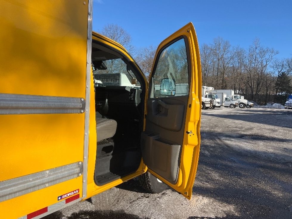 Light Duty Box Truck-Light and Medium Duty Trucks-GMC-2021-Savana G33503-Milford-DE-110,044\n\t\tmiles-$ 24,500 - Image 20