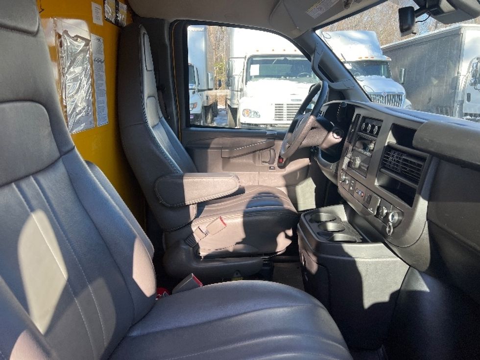 Light Duty Box Truck-Light and Medium Duty Trucks-GMC-2021-Savana G33503-Milford-DE-110,044\n\t\tmiles-$ 24,500 - Image 22