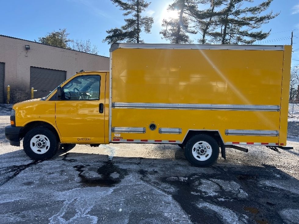 Light Duty Box Truck-Light and Medium Duty Trucks-GMC-2021-Savana G33503-Milford-DE-110,044\n\t\tmiles-$ 24,500 - Image 4