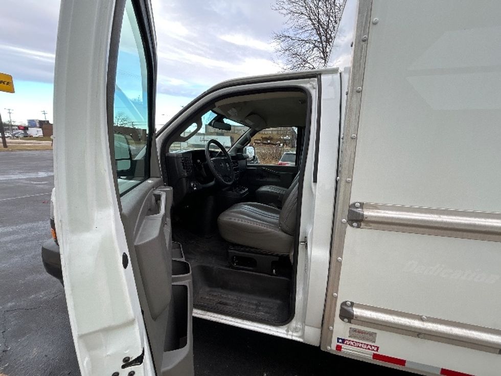 Light Duty Box Truck-Light and Medium Duty Trucks-GMC-2021-Savana G33503-Milwaukee-WI-98,876\n\t\tmiles-$ 29,500 - Image 16