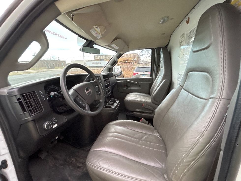 Light Duty Box Truck-Light and Medium Duty Trucks-GMC-2021-Savana G33503-Milwaukee-WI-98,876\n\t\tmiles-$ 29,500 - Image 17
