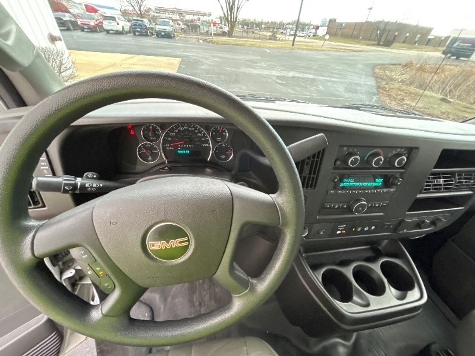 Light Duty Box Truck-Light and Medium Duty Trucks-GMC-2021-Savana G33503-Milwaukee-WI-98,876\n\t\tmiles-$ 29,500 - Image 18