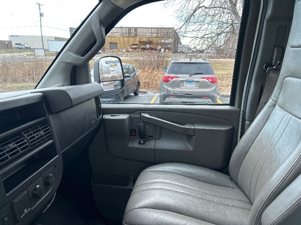 Light Duty Box Truck-Light and Medium Duty Trucks-GMC-2021-Savana G33503-Milwaukee-WI-98,876\n\t\tmiles-$ 29,500 - Image 19