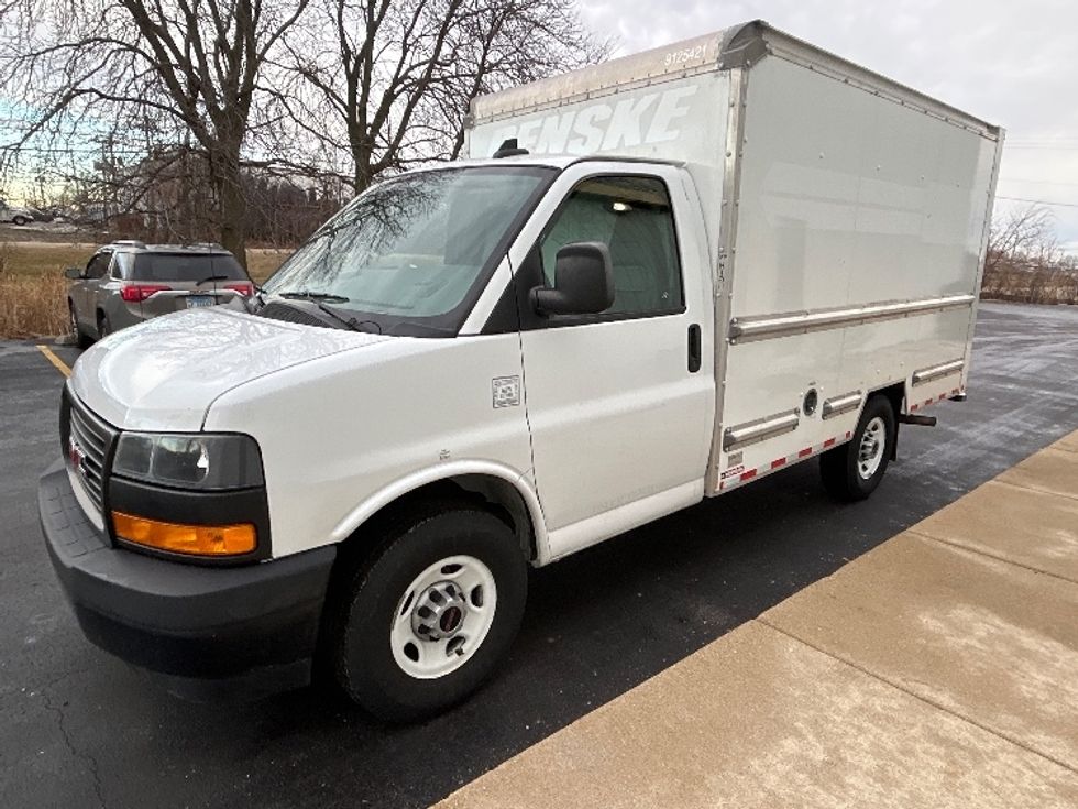 Light Duty Box Truck-Light and Medium Duty Trucks-GMC-2021-Savana G33503-Milwaukee-WI-98,876\n\t\tmiles-$ 29,500 - Image 3