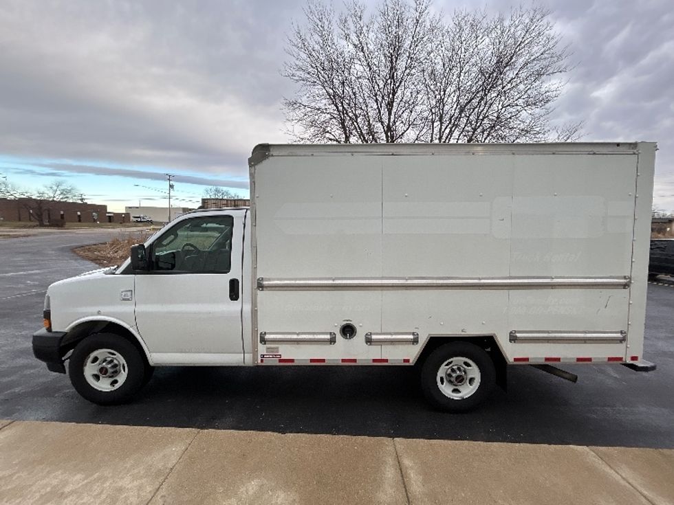 Light Duty Box Truck-Light and Medium Duty Trucks-GMC-2021-Savana G33503-Milwaukee-WI-98,876\n\t\tmiles-$ 29,500 - Image 4