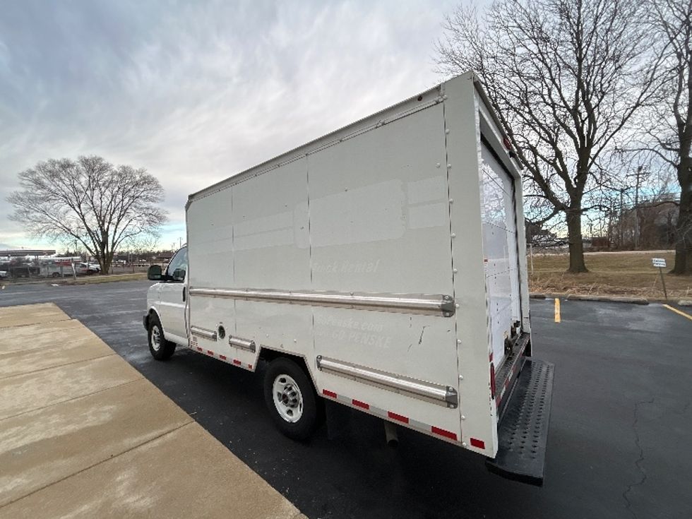 Light Duty Box Truck-Light and Medium Duty Trucks-GMC-2021-Savana G33503-Milwaukee-WI-98,876\n\t\tmiles-$ 29,500 - Image 6
