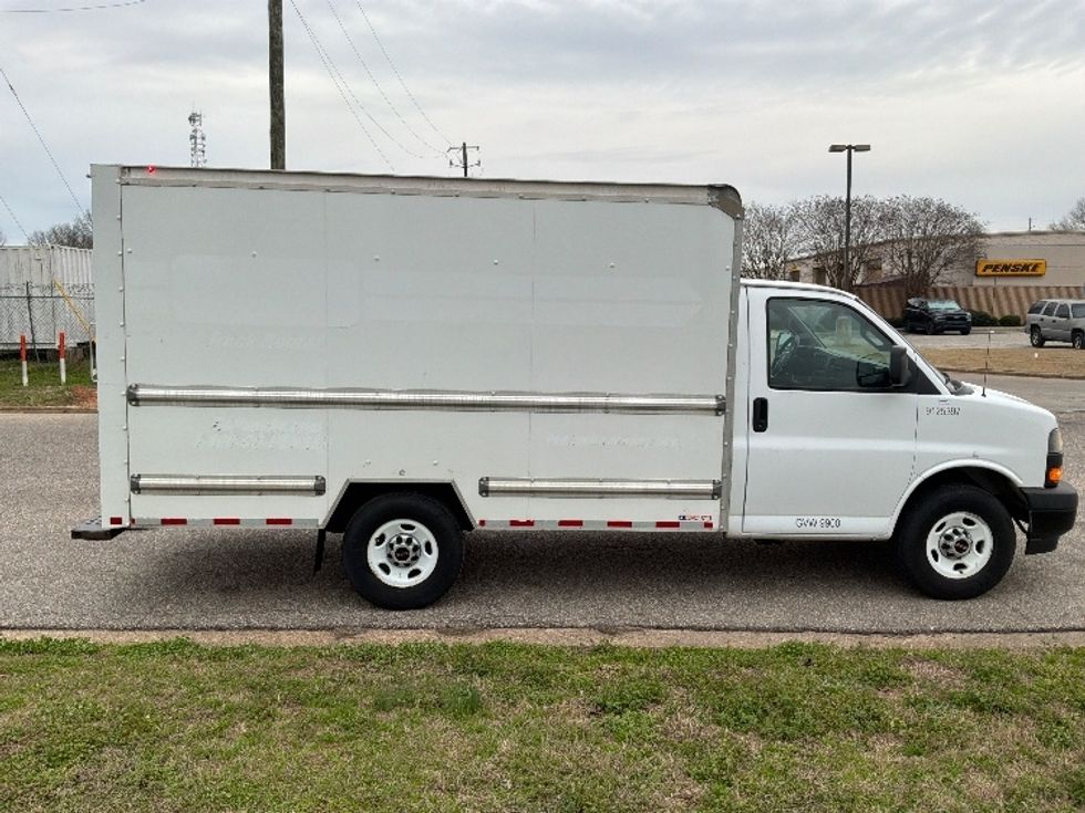 Light Duty Box Truck-Light and Medium Duty Trucks-GMC-2021-Savana G33503-Montgomery-AL-105,496\n\t\tmiles-$ 29,500 - Image 15