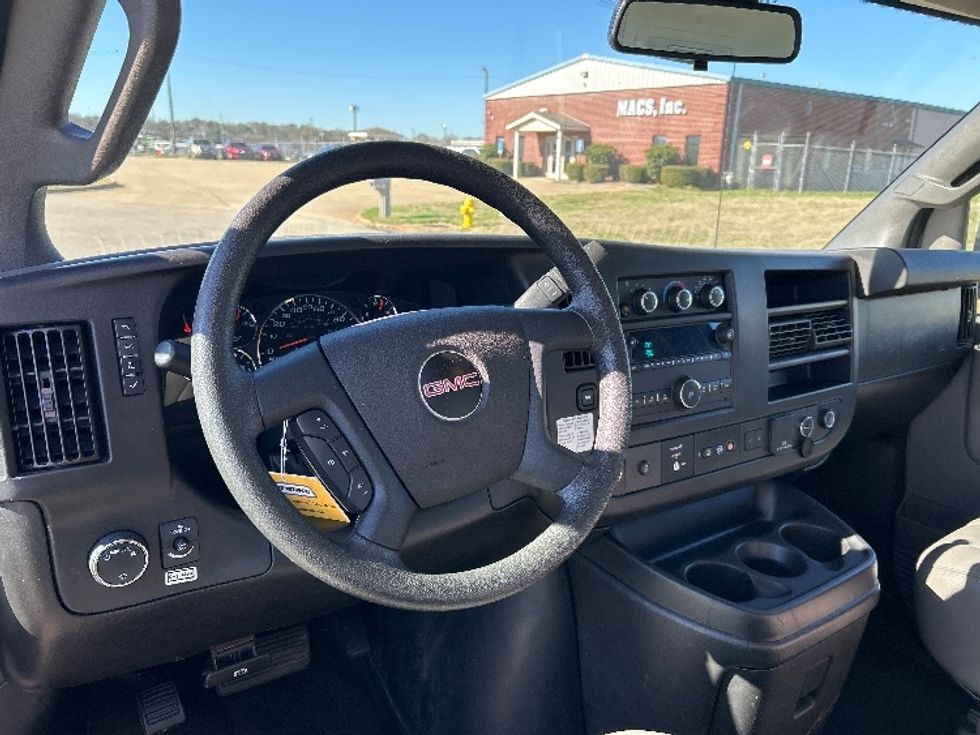 Light Duty Box Truck-Light and Medium Duty Trucks-GMC-2021-Savana G33503-Montgomery-AL-105,496\n\t\tmiles-$ 29,500 - Image 17