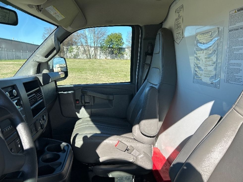 Light Duty Box Truck-Light and Medium Duty Trucks-GMC-2021-Savana G33503-Montgomery-AL-105,496\n\t\tmiles-$ 29,500 - Image 19