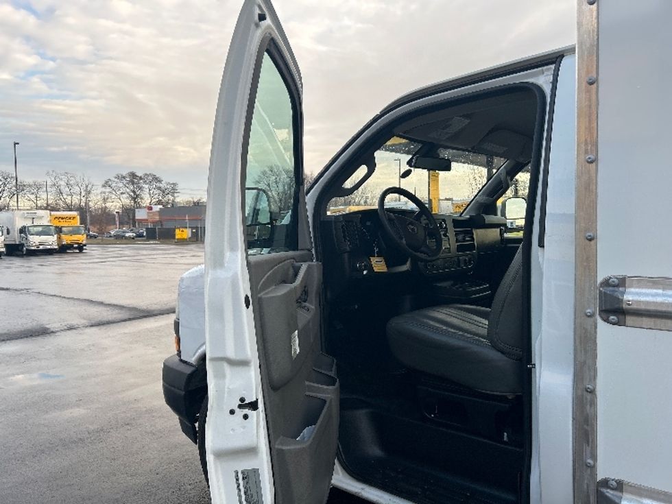 Light Duty Box Truck-Light and Medium Duty Trucks-GMC-2021-Savana G33503-Montgomery-NY-102,271\n\t\tmiles-$ 29,000 - Image 14