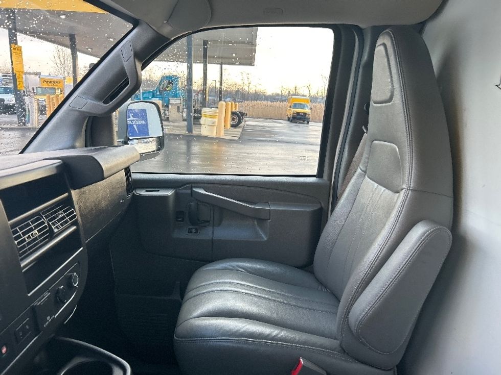 Light Duty Box Truck-Light and Medium Duty Trucks-GMC-2021-Savana G33503-Montgomery-NY-102,271\n\t\tmiles-$ 29,000 - Image 17