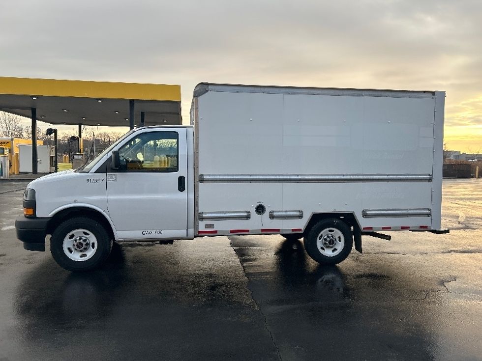 Light Duty Box Truck-Light and Medium Duty Trucks-GMC-2021-Savana G33503-Montgomery-NY-102,271\n\t\tmiles-$ 29,000 - Image 4