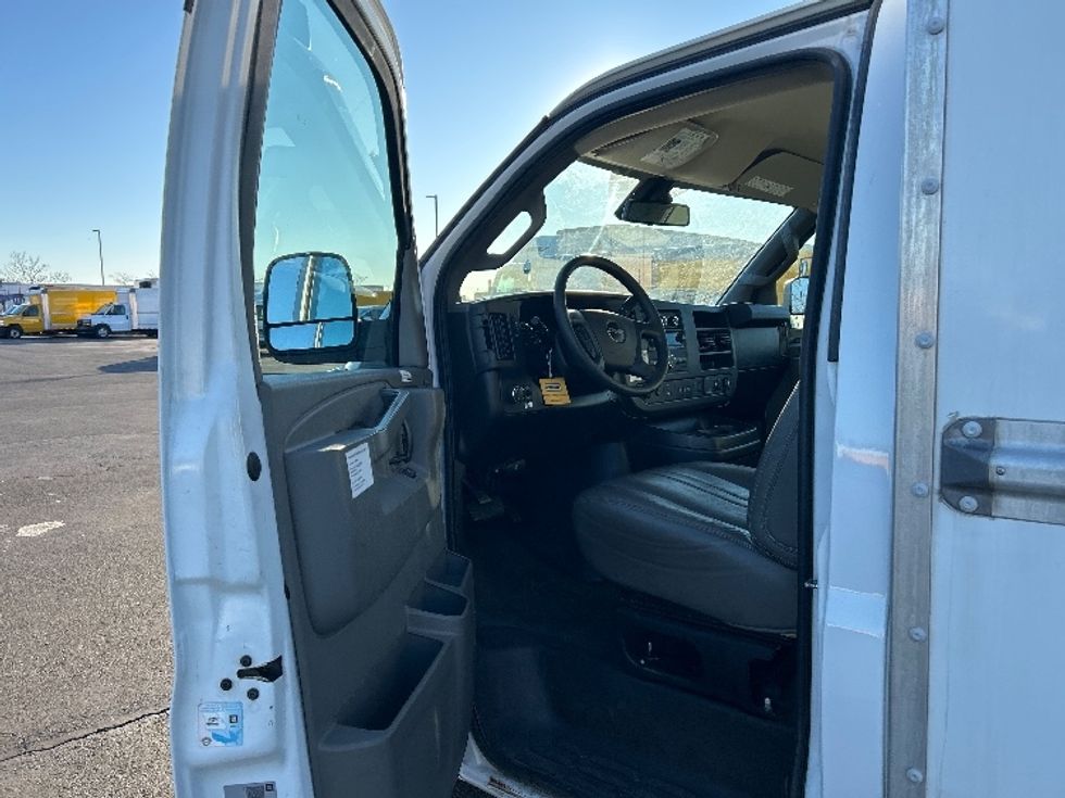 Light Duty Box Truck-Light and Medium Duty Trucks-GMC-2021-Savana G33503-Montgomery-NY-106,687\n\t\tmiles-$ 26,500 - Image 14