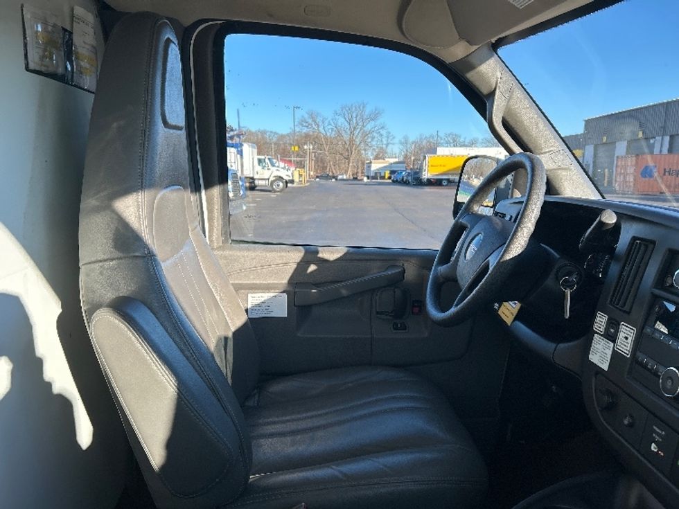 Light Duty Box Truck-Light and Medium Duty Trucks-GMC-2021-Savana G33503-Montgomery-NY-106,687\n\t\tmiles-$ 26,500 - Image 20