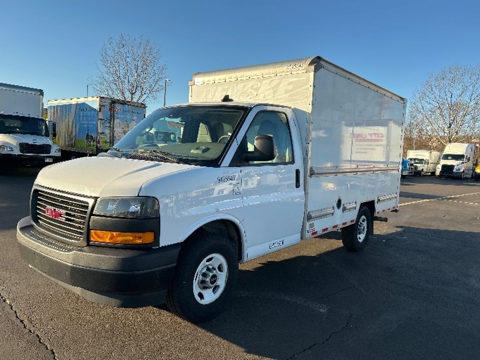 Light Duty Box Truck-Light and Medium Duty Trucks-GMC-2021-Savana G33503-Montgomery-NY-106,687\n\t\tmiles-$ 26,500 - Image 3