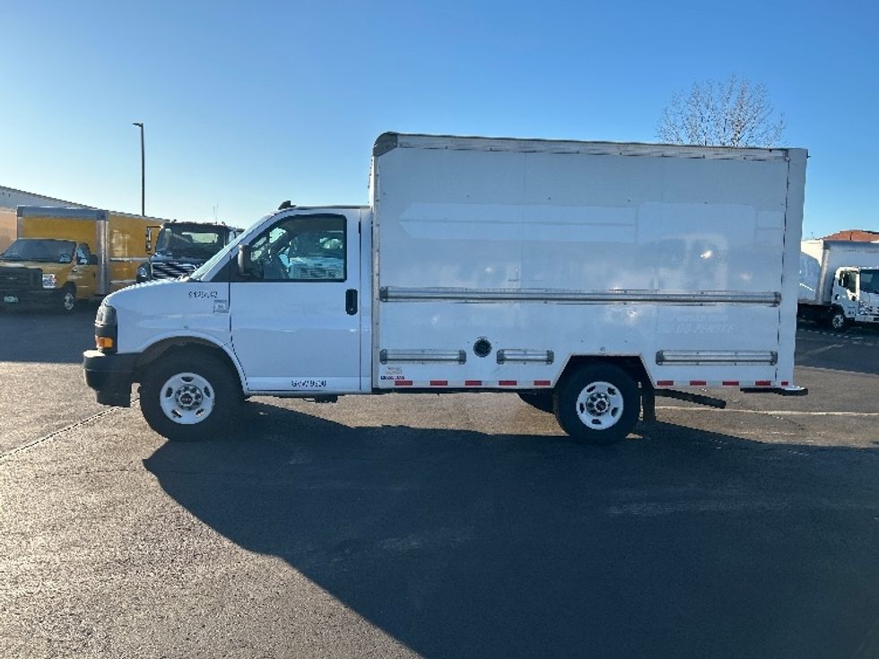 Light Duty Box Truck-Light and Medium Duty Trucks-GMC-2021-Savana G33503-Montgomery-NY-106,687\n\t\tmiles-$ 26,500 - Image 4
