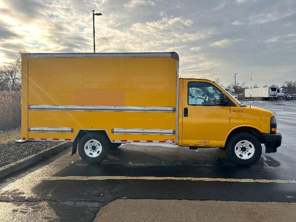 Light Duty Box Truck-Light and Medium Duty Trucks-GMC-2021-Savana G33503-Montgomery-NY-109,900\n\t\tmiles-$ 25,750 - Image 13