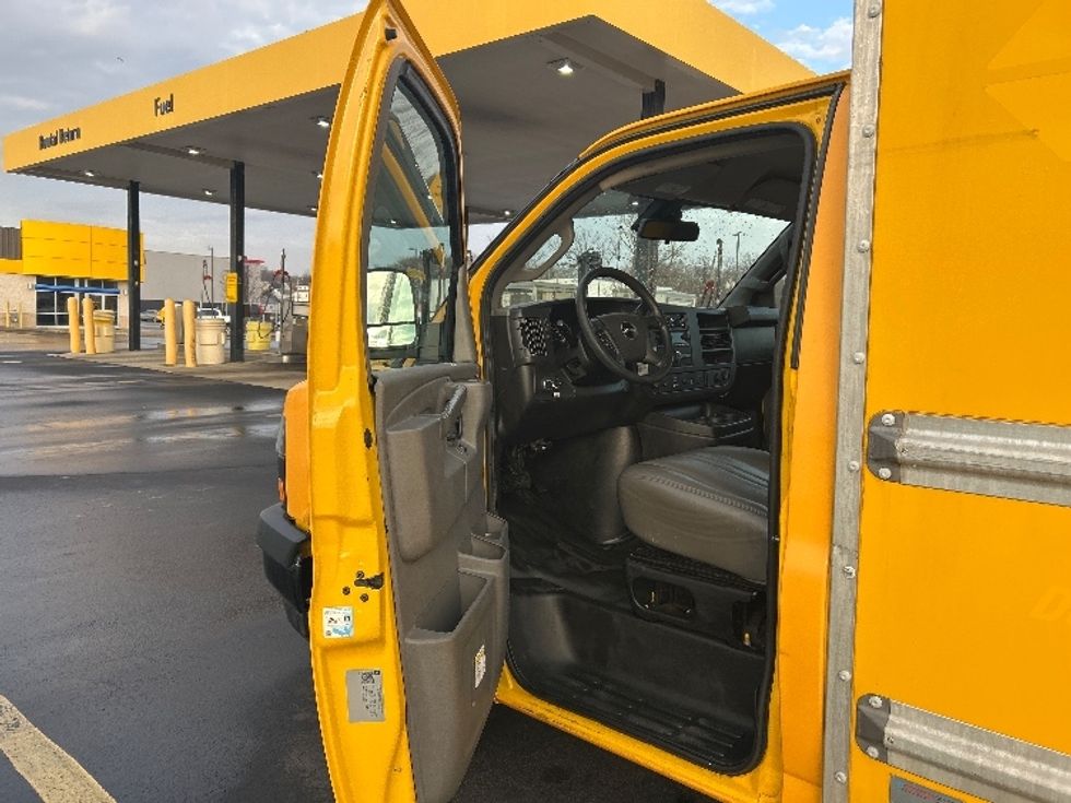 Light Duty Box Truck-Light and Medium Duty Trucks-GMC-2021-Savana G33503-Montgomery-NY-109,900\n\t\tmiles-$ 25,750 - Image 14