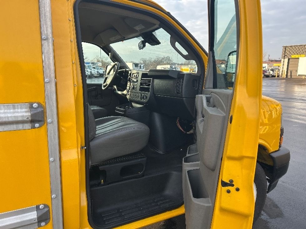 Light Duty Box Truck-Light and Medium Duty Trucks-GMC-2021-Savana G33503-Montgomery-NY-109,900\n\t\tmiles-$ 25,750 - Image 18