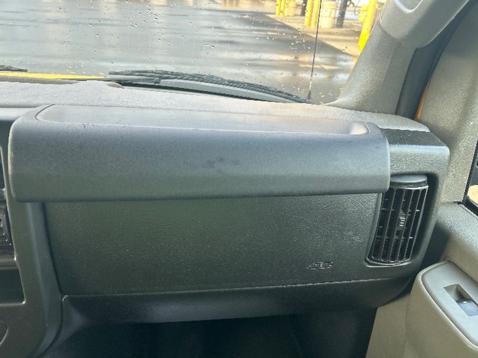 Light Duty Box Truck-Light and Medium Duty Trucks-GMC-2021-Savana G33503-Montgomery-NY-109,900\n\t\tmiles-$ 25,750 - Image 19